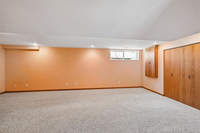 7822 Foxfield Drive NE, Cedar Rapids, IA 52402