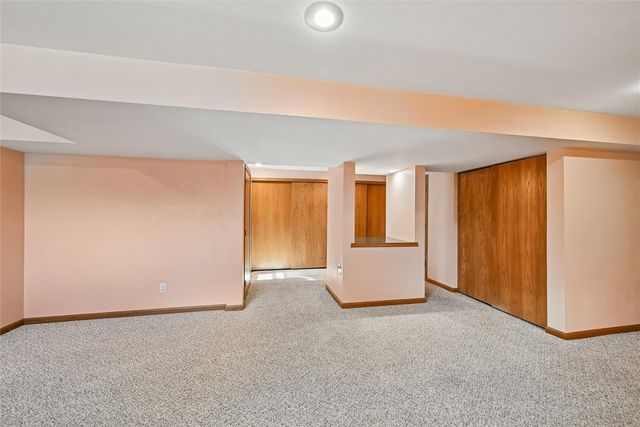 7822 Foxfield Drive NE, Cedar Rapids, IA 52402