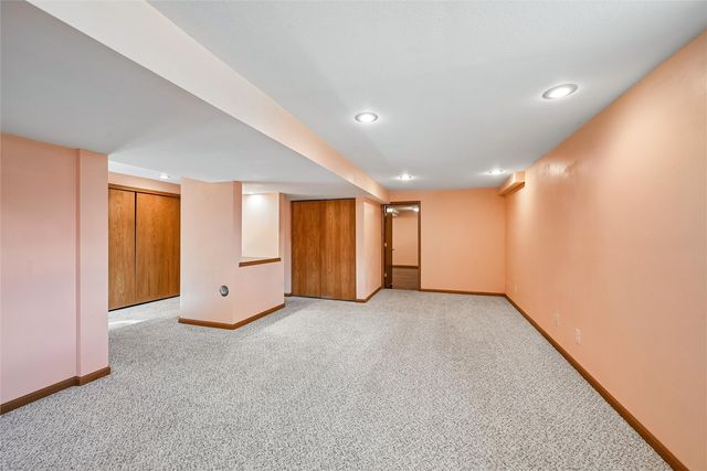 7822 Foxfield Drive NE, Cedar Rapids, IA 52402