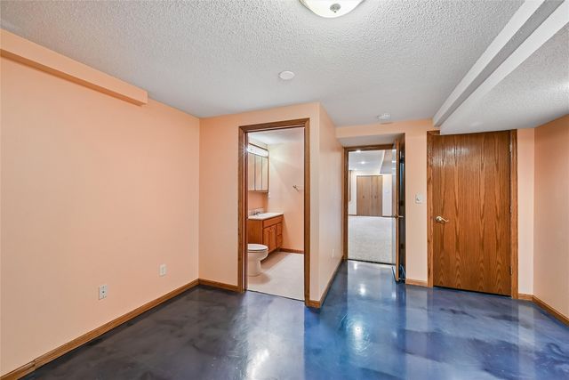 7822 Foxfield Drive NE, Cedar Rapids, IA 52402