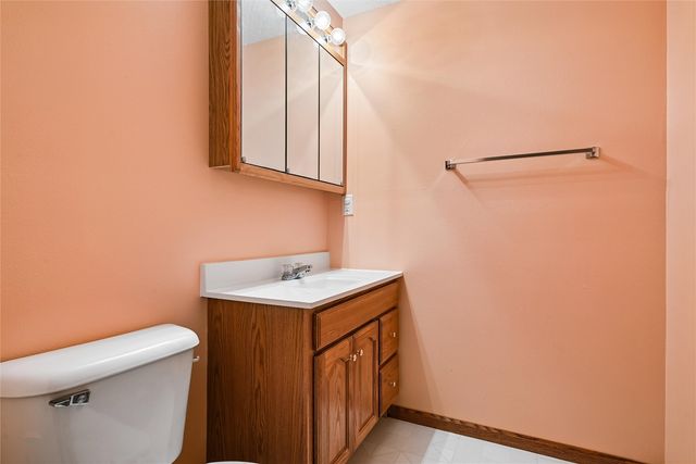 7822 Foxfield Drive NE, Cedar Rapids, IA 52402