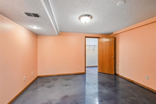 7822 Foxfield Drive NE, Cedar Rapids, IA 52402