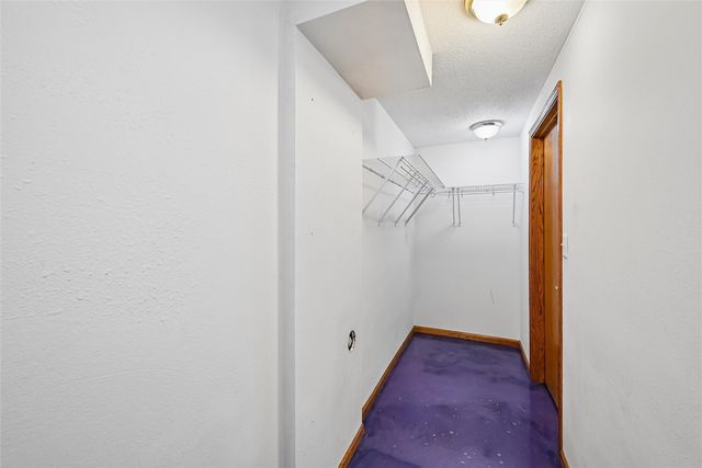 7822 Foxfield Drive NE, Cedar Rapids, IA 52402