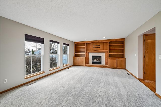 7822 Foxfield Drive NE, Cedar Rapids, IA 52402