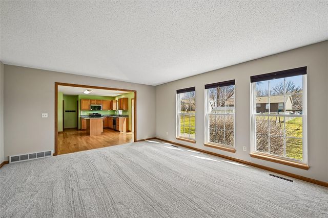 7822 Foxfield Drive NE, Cedar Rapids, IA 52402