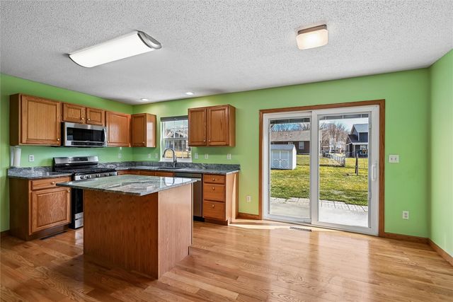 7822 Foxfield Drive NE, Cedar Rapids, IA 52402