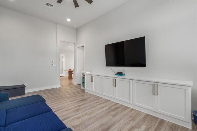 501 Francis CT, Liberty Hill, TX 78642