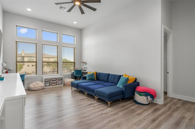 501 Francis CT, Liberty Hill, TX 78642