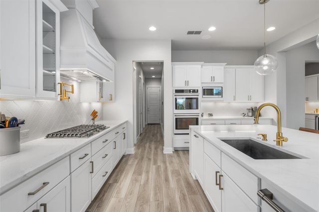 501 Francis CT, Liberty Hill, TX 78642