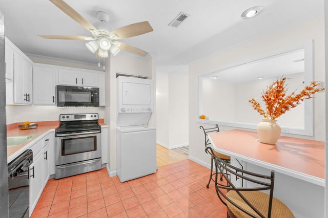 221 Oak St 14-34, Brockton, MA 02301