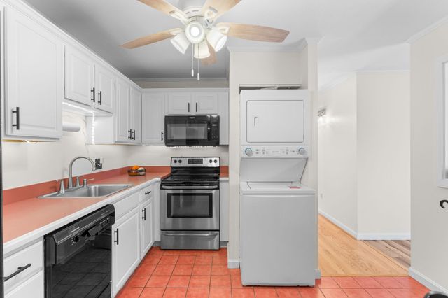 221 Oak St 14-34, Brockton, MA 02301