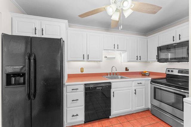 221 Oak St 14-34, Brockton, MA 02301