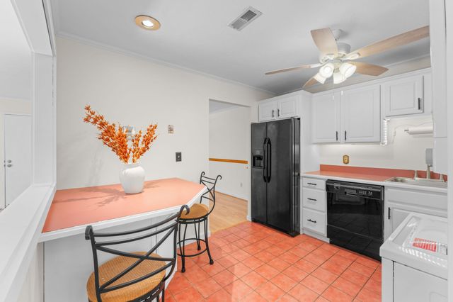 221 Oak St 14-34, Brockton, MA 02301