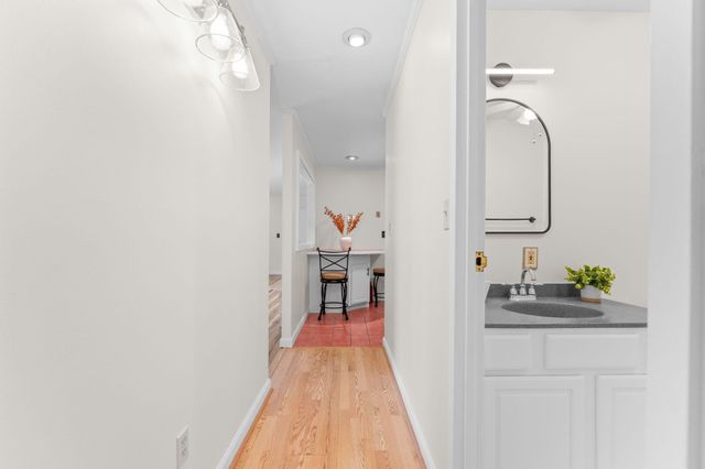 221 Oak St 14-34, Brockton, MA 02301