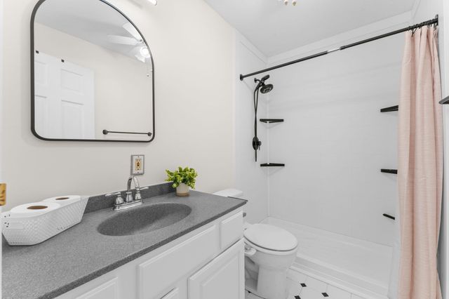 221 Oak St 14-34, Brockton, MA 02301