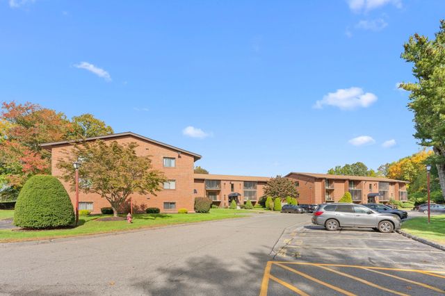 221 Oak St 14-34, Brockton, MA 02301