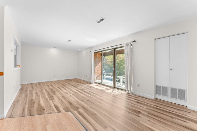 221 Oak St 14-34, Brockton, MA 02301