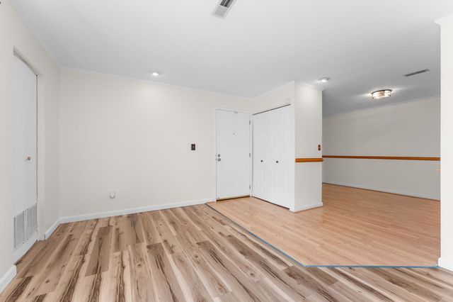 221 Oak St 14-34, Brockton, MA 02301