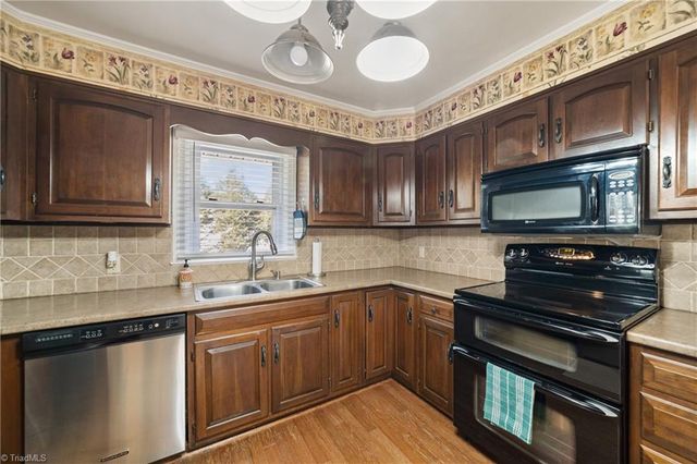 410 Lynhaven Drive, Winston-salem, NC 27104