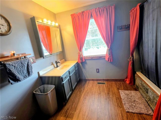 117 Pineview Estates Drive, Waverly, WV 26184