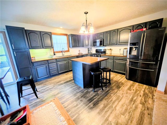 117 Pineview Estates Drive, Waverly, WV 26184