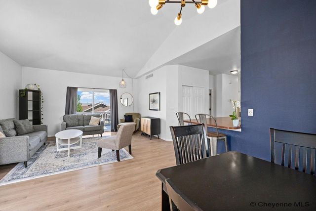 1509 SUMMERSET DR, Cheyenne, WY 82001