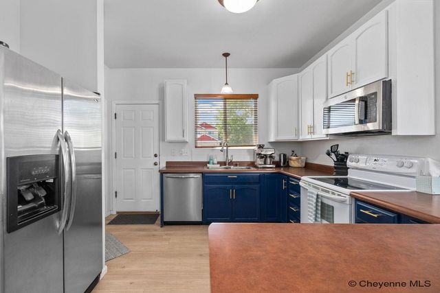 1509 SUMMERSET DR, Cheyenne, WY 82001