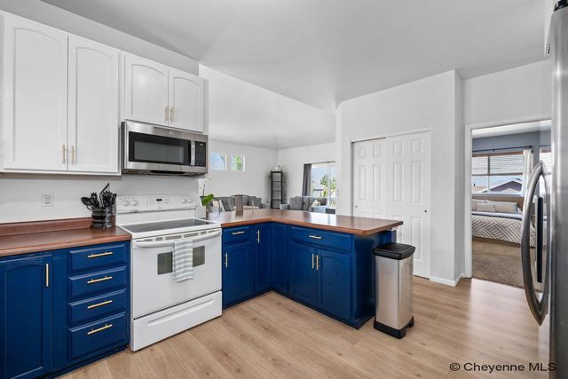 1509 SUMMERSET DR, Cheyenne, WY 82001