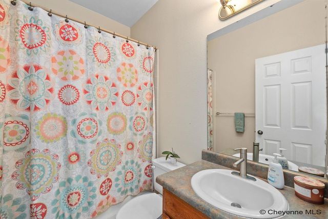 1509 SUMMERSET DR, Cheyenne, WY 82001