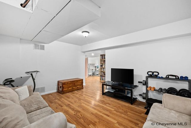 1509 SUMMERSET DR, Cheyenne, WY 82001