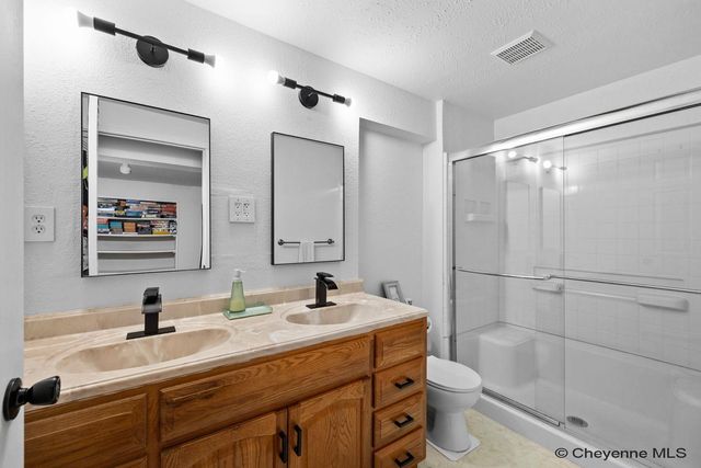 1509 SUMMERSET DR, Cheyenne, WY 82001