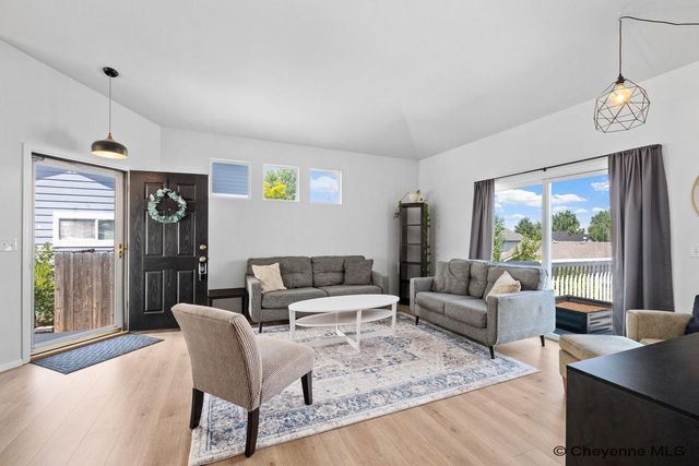 1509 SUMMERSET DR, Cheyenne, WY 82001