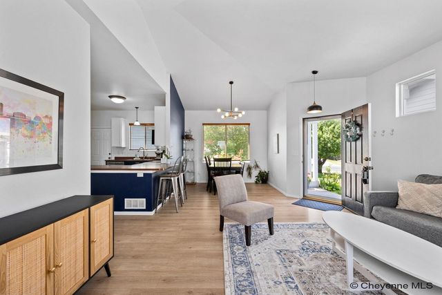 1509 SUMMERSET DR, Cheyenne, WY 82001