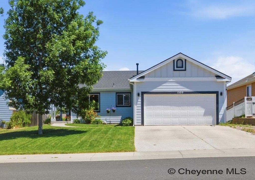 1509 SUMMERSET DR, Cheyenne, WY 82001
