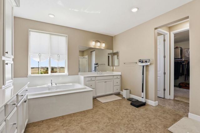 8476 Bolcetto Cir, Elk Grove, CA 95757