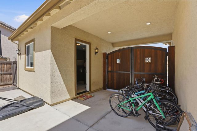 8476 Bolcetto Cir, Elk Grove, CA 95757