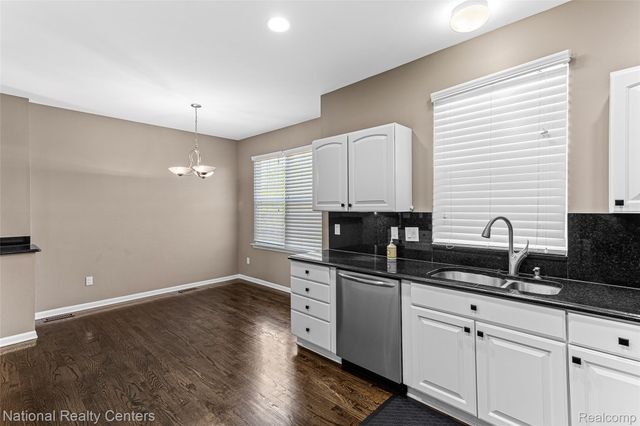 29 Lyons Court, Dearborn, MI 48126