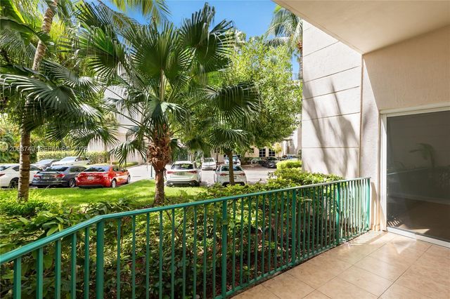 19900 E Country Club Drive 104, Aventura, FL 33180