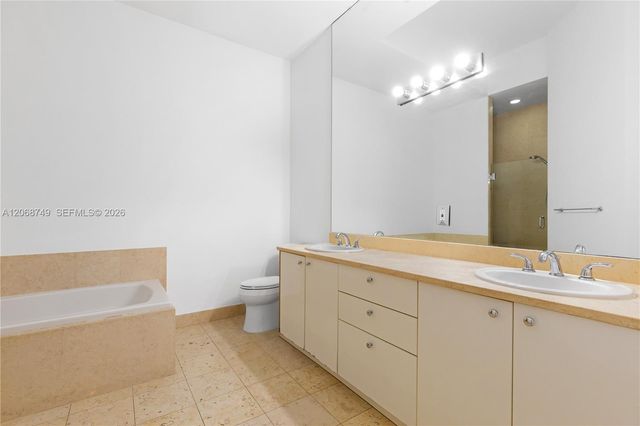 19900 E Country Club Drive 104, Aventura, FL 33180