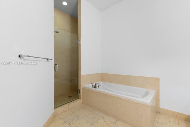 19900 E Country Club Drive 104, Aventura, FL 33180