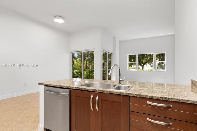 19900 E Country Club Drive 104, Aventura, FL 33180