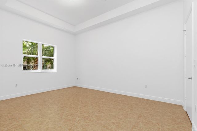 19900 E Country Club Drive 104, Aventura, FL 33180