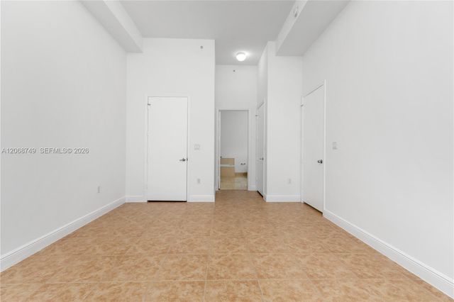 19900 E Country Club Drive 104, Aventura, FL 33180