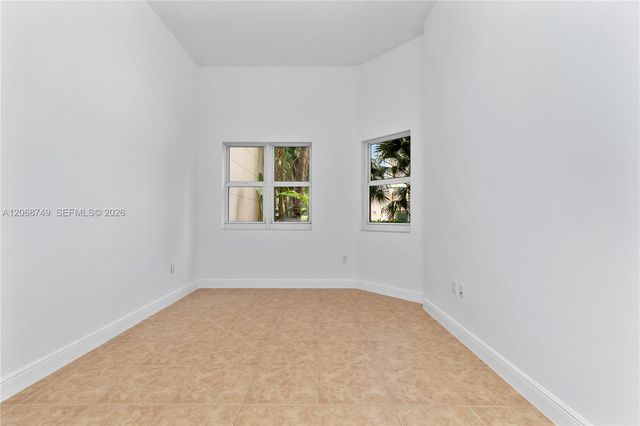 19900 E Country Club Drive 104, Aventura, FL 33180