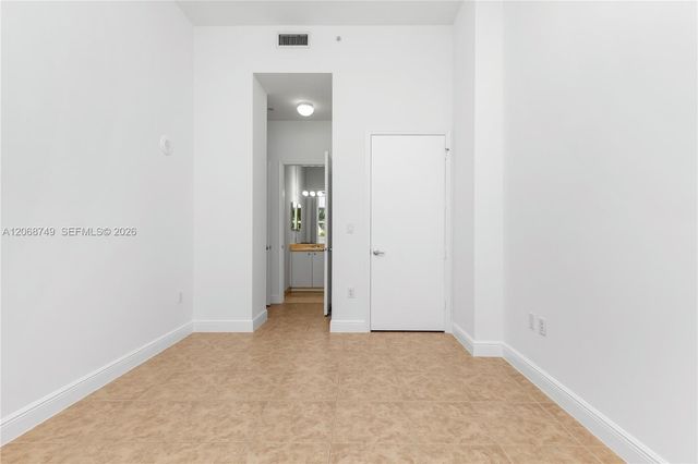 19900 E Country Club Drive 104, Aventura, FL 33180