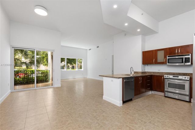 19900 E Country Club Drive 104, Aventura, FL 33180