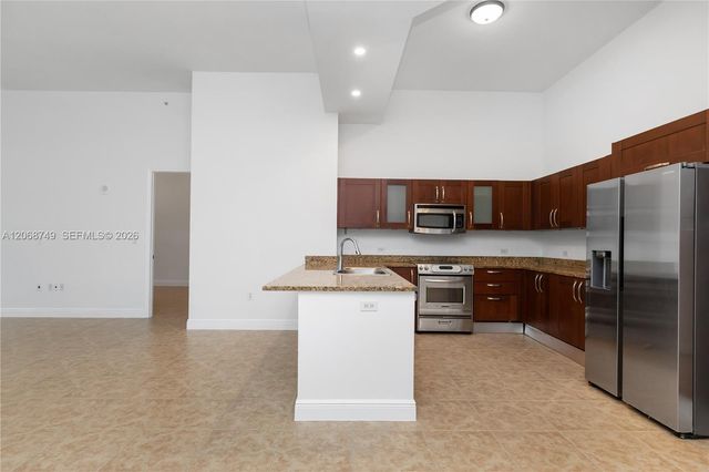 19900 E Country Club Drive 104, Aventura, FL 33180
