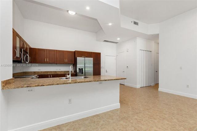 19900 E Country Club Drive 104, Aventura, FL 33180