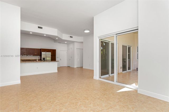 19900 E Country Club Drive 104, Aventura, FL 33180