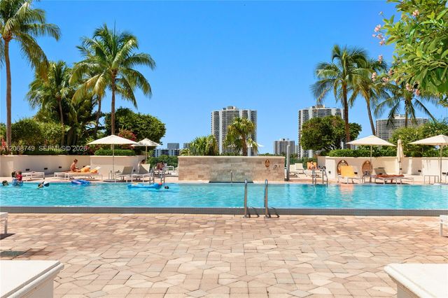 19900 E Country Club Drive 104, Aventura, FL 33180